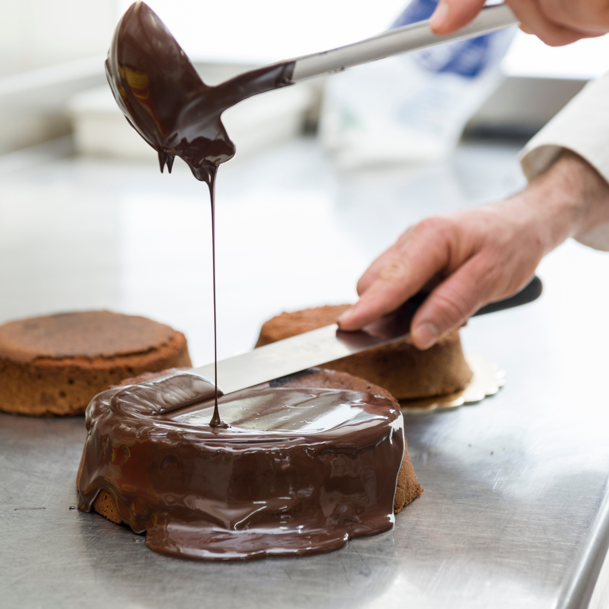 Cukiernik z nożem cukierniczym